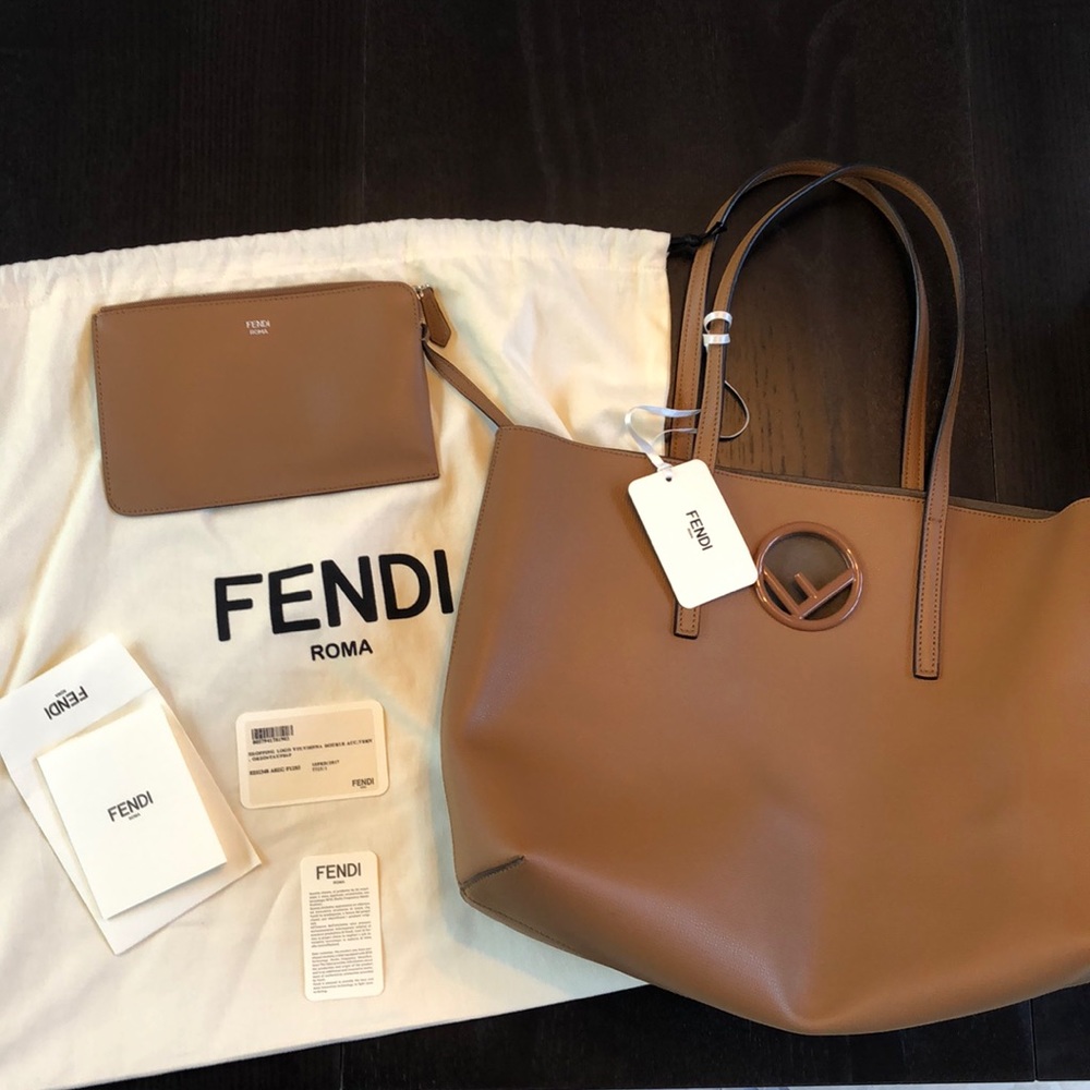 💯Authentic Fendi Shopping Logo Leather bag